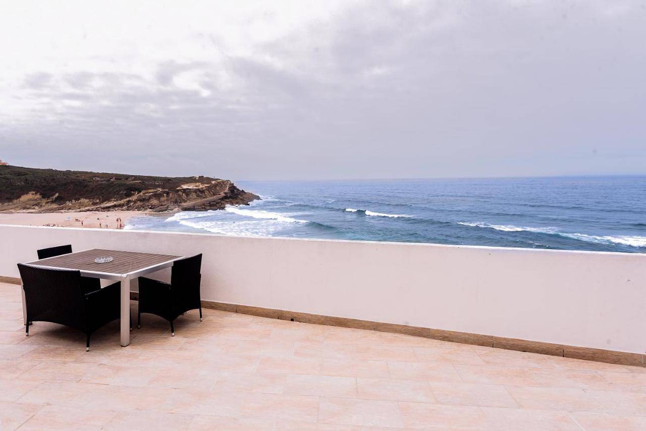 Family Room with Private Bathroom in Praia das Maçãs, Colares