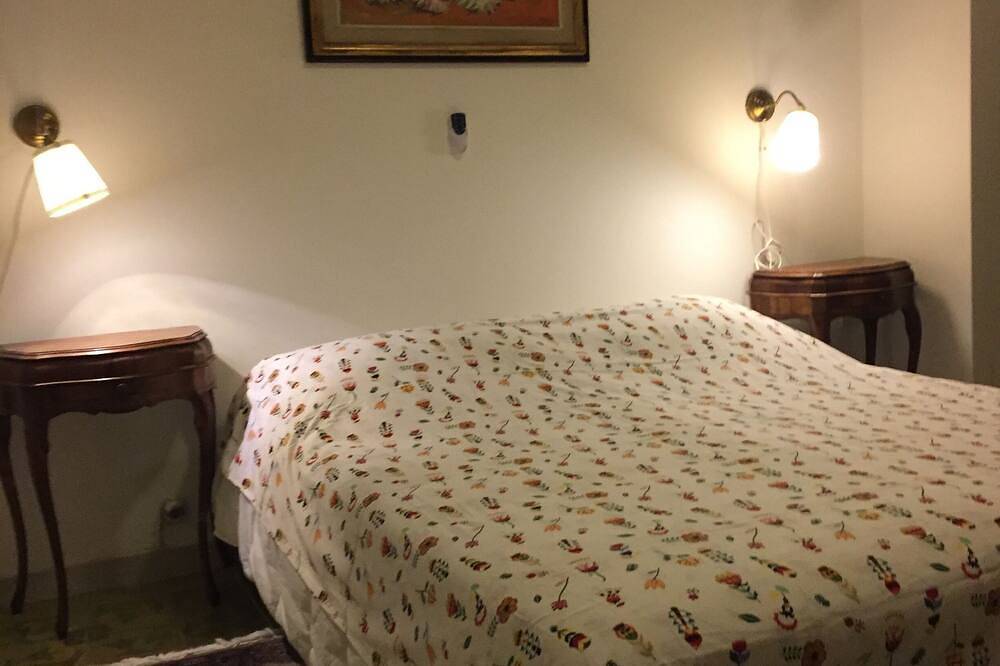 Unabhängige Villa mit komplett eingezäuntem Garten, drei Schlafzimmer und zwei Badezimmer, in Forte dei Marmi, Italienische Riviera