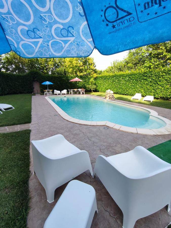 Chalet per 5 persone, con Terrazza e Giardino nonché Piscina in Campania