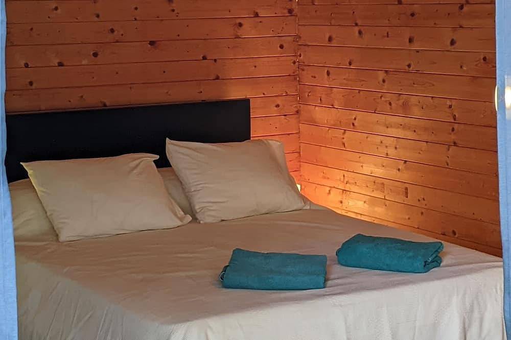 Cabaña privada de madera \"The Luv Shack\" con bañera de hidromasaje in Monda, Sierra de las Nieves