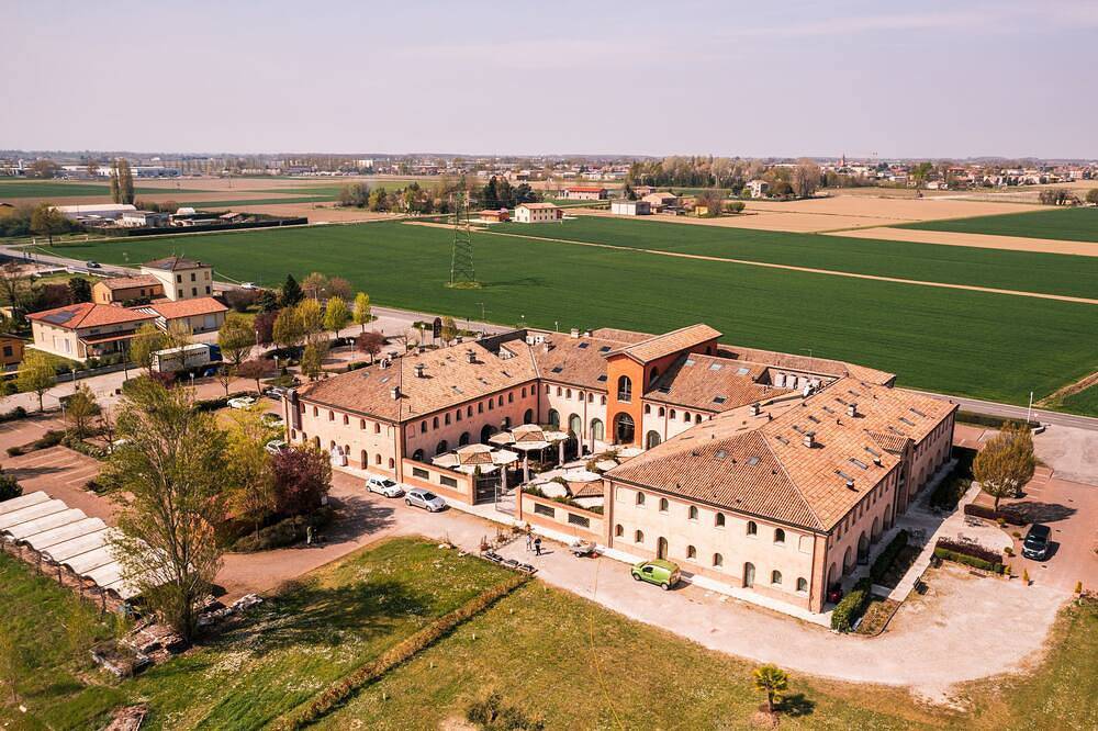 Entire apartment, [Chardonnay]★ ★ ★ ★ ★-elegant apartment in Medolla, Modena Province