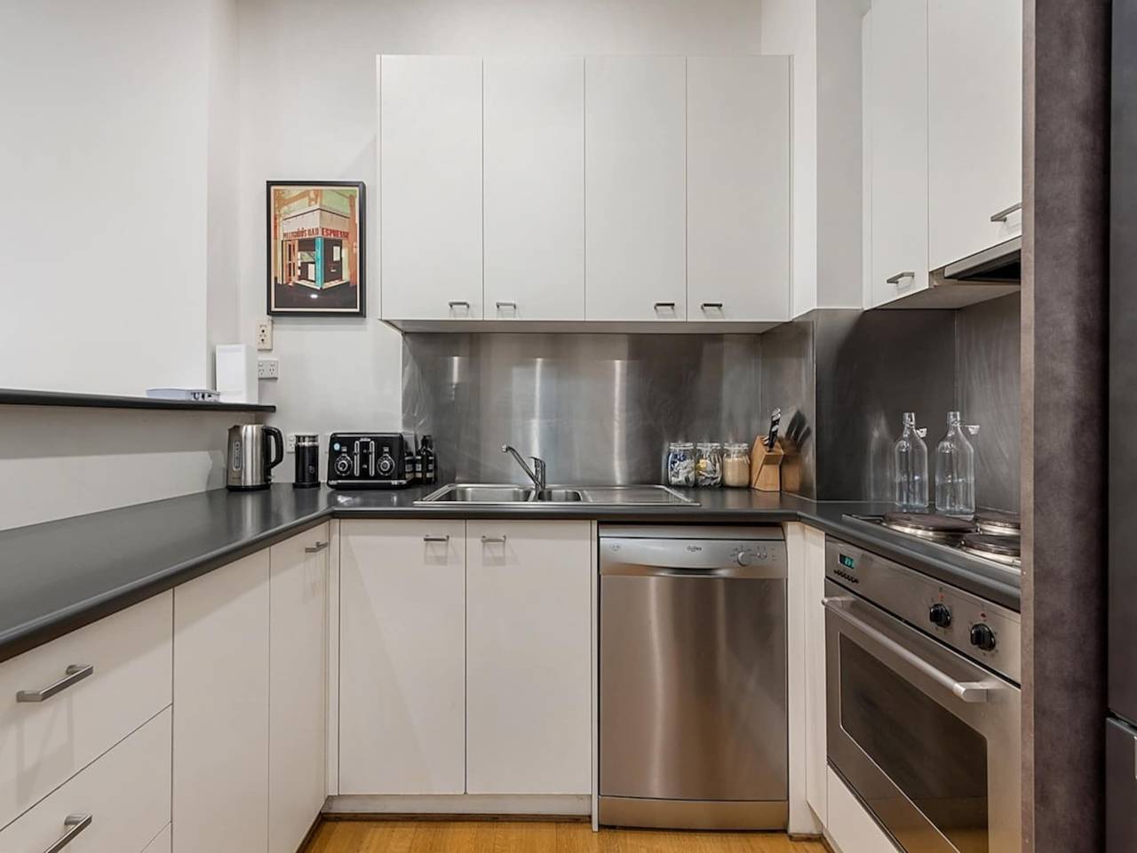 Entire apartment, Beautiful 2-Storey Unit with Balcony near Smith St in Collingwood (Melbourne), Melbourne