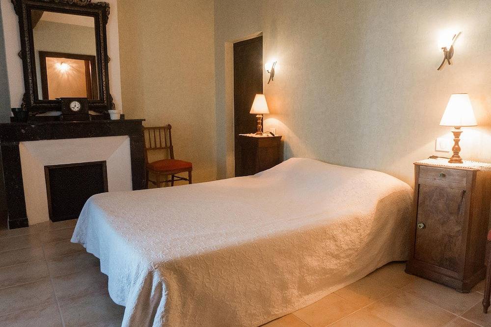 Gite confortable avec grande piscine et vues dans le minervois in Montbrun-des-Corbières, Région de Narbonne