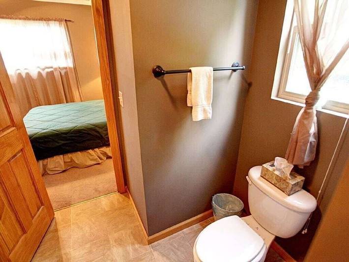 Lake house for 30 people, with pool and terrace as well as hot tub in Norris Lake