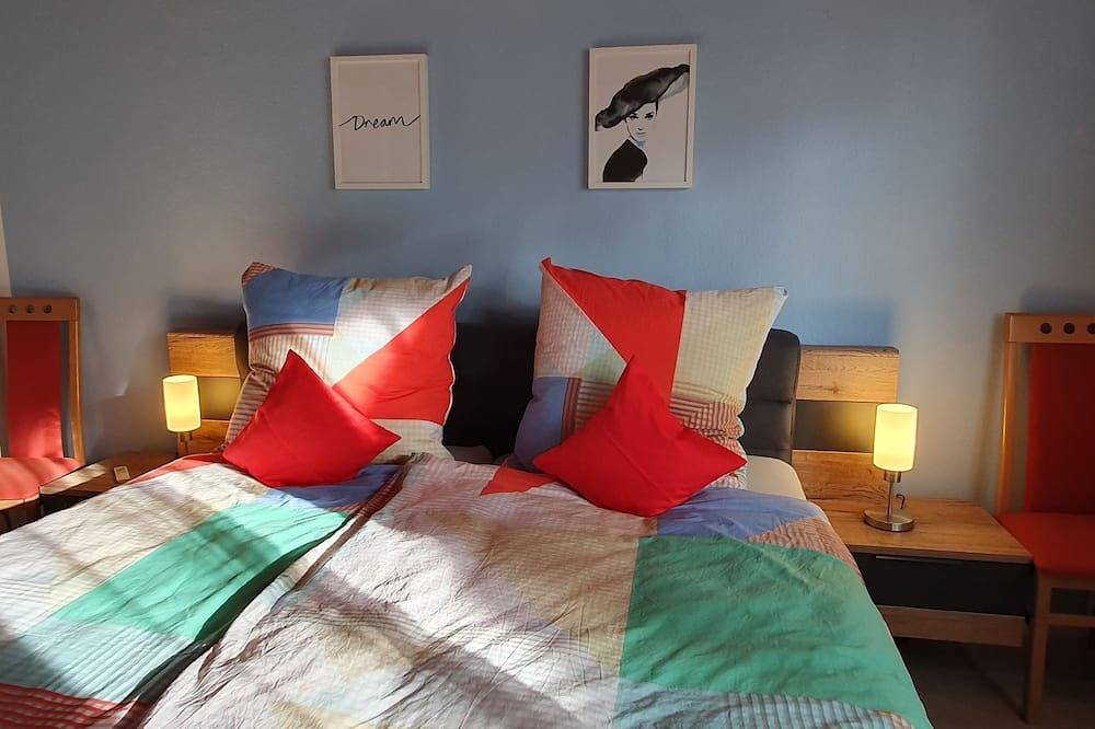 Ganze Wohnung, Gemütliche Ferienwohnung (85qm) mit großem Balkon und Parkplatz in Karlstadt, Fränkisches Weinland