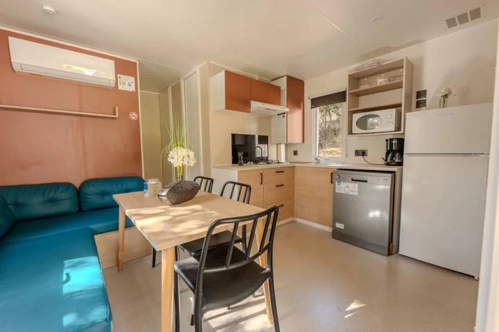 Camping pour 4 personnes, avec jacuzzi et bassin pour enfant à Olmeto