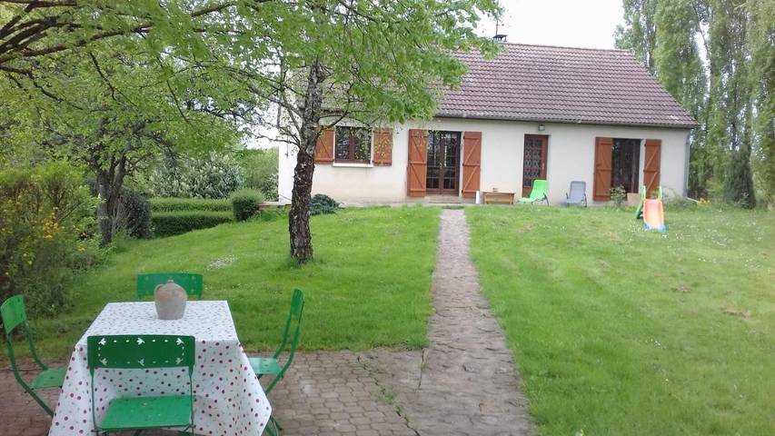 Location de vacances pour 7 personnes, avec vue et jardin, animaux acceptés à Saint-Amand-en-Puisaye