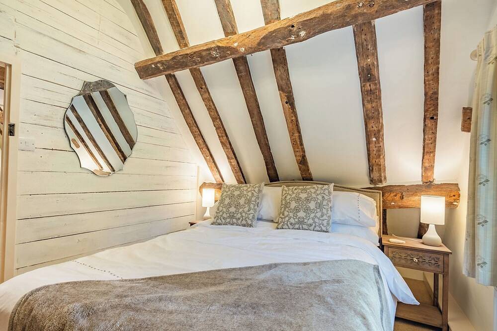 2 bedroom accommodation in Berrick Salome, near Wallingford in North Wessex Downs