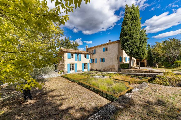 Location de vacances pour 12 personnes, avec jardin et piscine à Saignon - 3