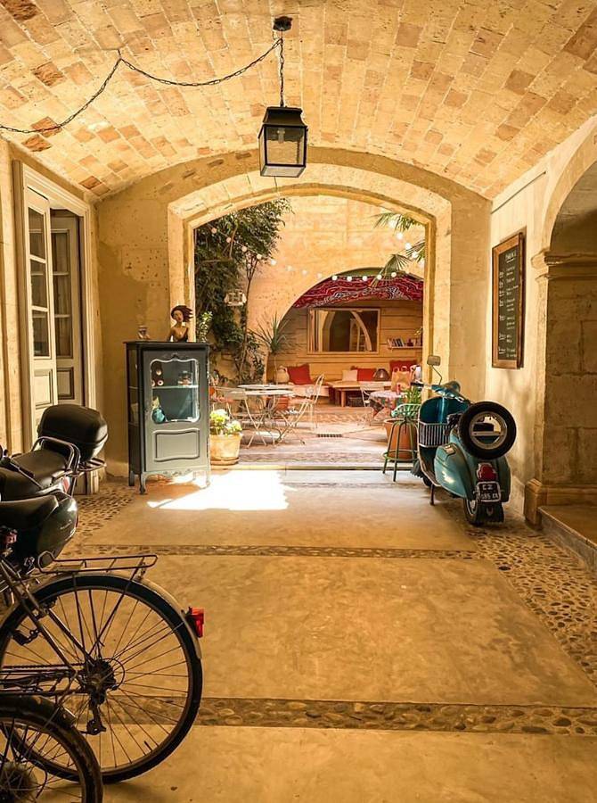 Rue du Château in Tarascon, Région d'Arles
