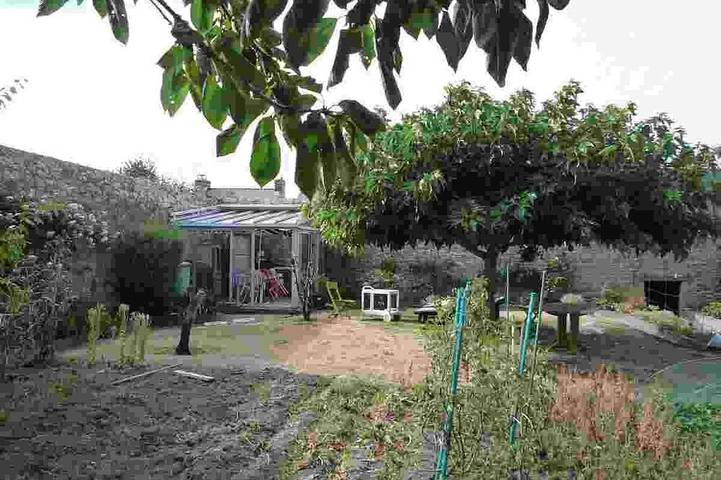 Ganze Wohnung, Appartement Dans Maison de Caractère Avec Très Beau Jardin Arboré in Port-Louis, Côte des Mégalithes