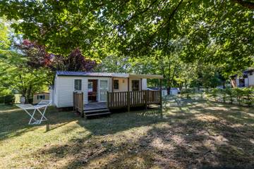 Camping pour 6 personnes, avec bassin pour enfant et jardin, animaux acceptés dans Périgord Noir