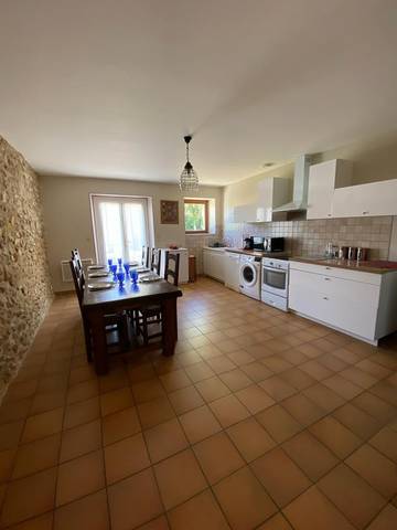 Gîte pour 6 personnes, avec piscine et sauna ainsi que jardin et terrasse à Upie