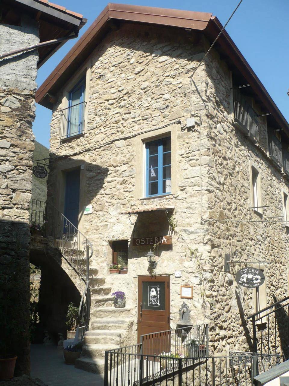 La Pecora Nera in Rocchetta Nervina, Alpes liguriennes
