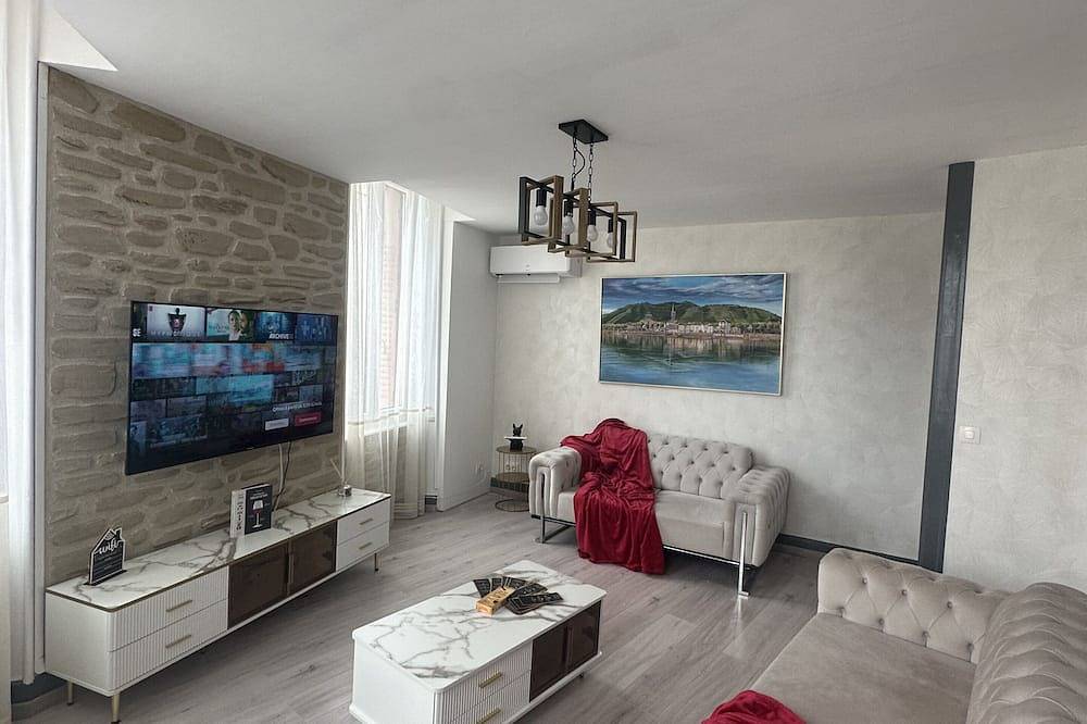 Ganze Wohnung, Wine-themed apartment—in the center of Tain l'Hermitage with a large garage. in Tain-l'Hermitage, Valence und Umgebung