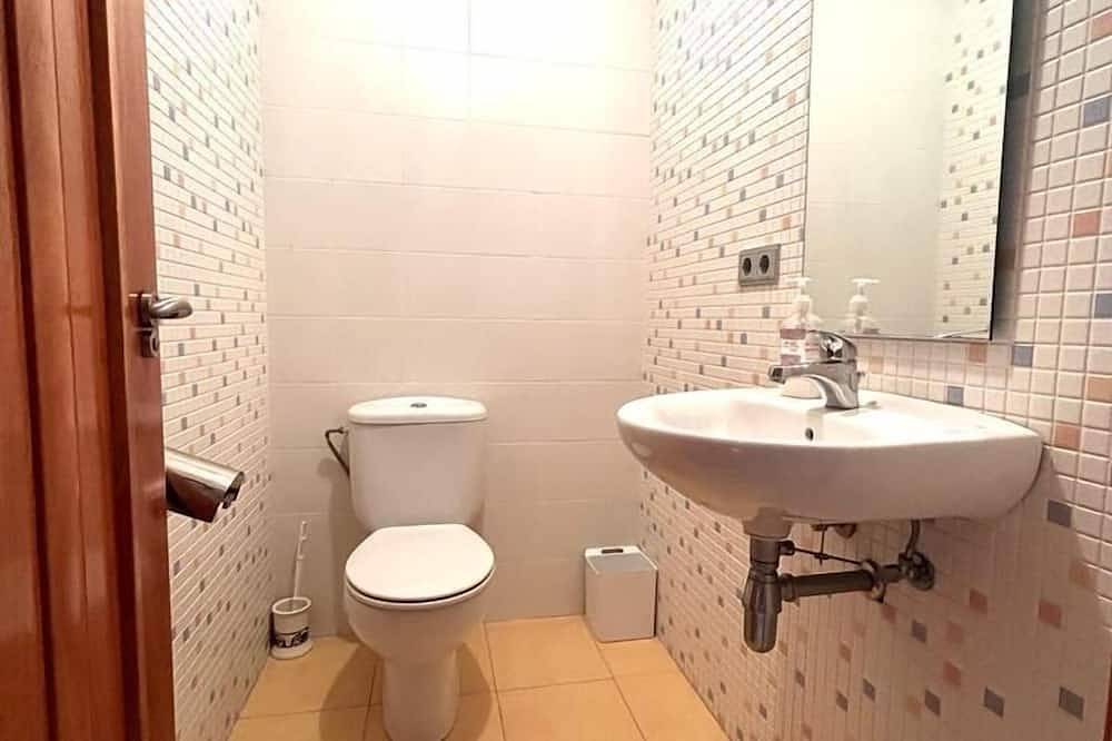 Villa with pool, parking and wifi next to Roc de Sant Gaieta with sea views. in Roda de Berà, Costa Dorada