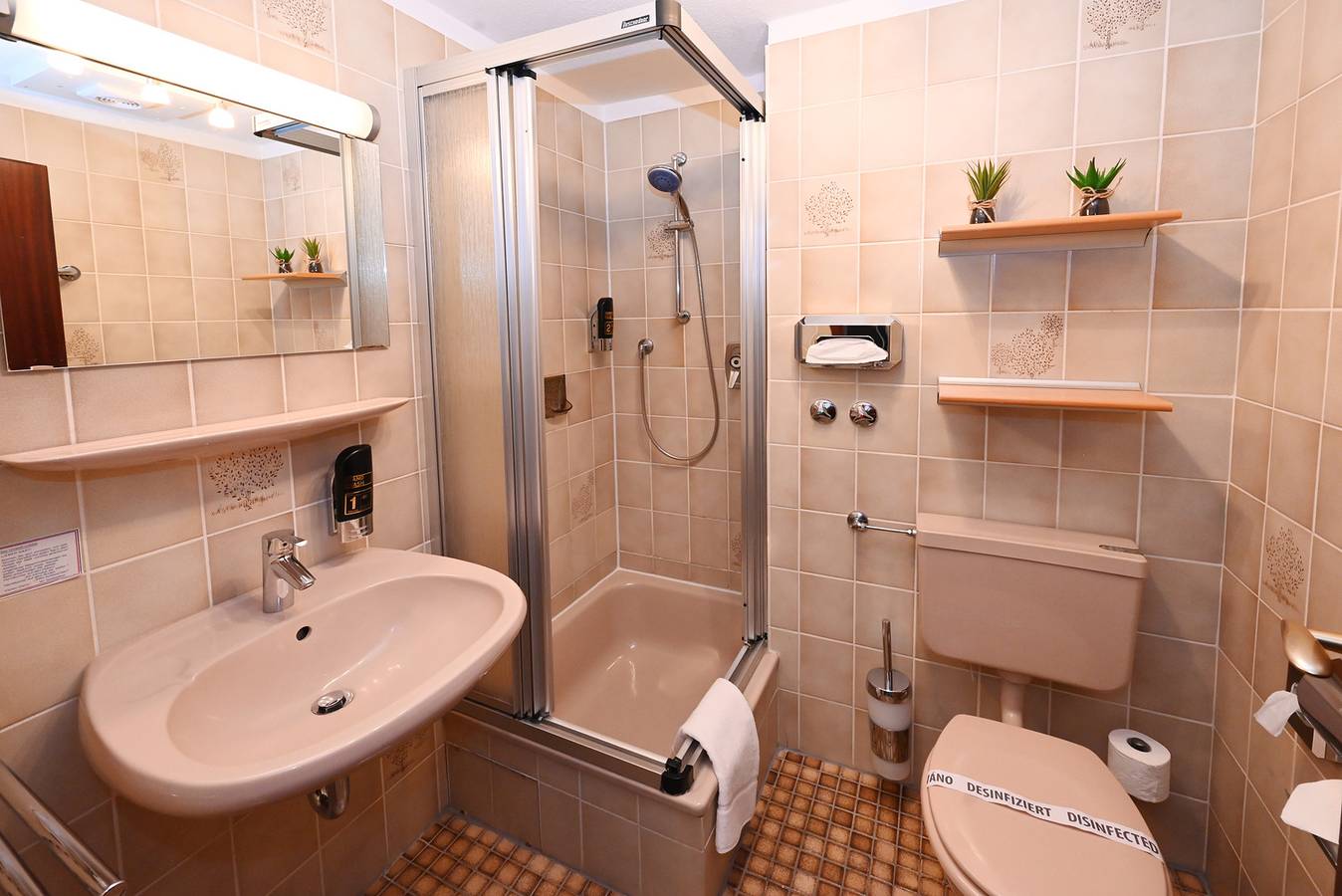 Strandhotel Salty - Doppelzimmer Standard mit Balkon in Hafen Büsum, Büsum