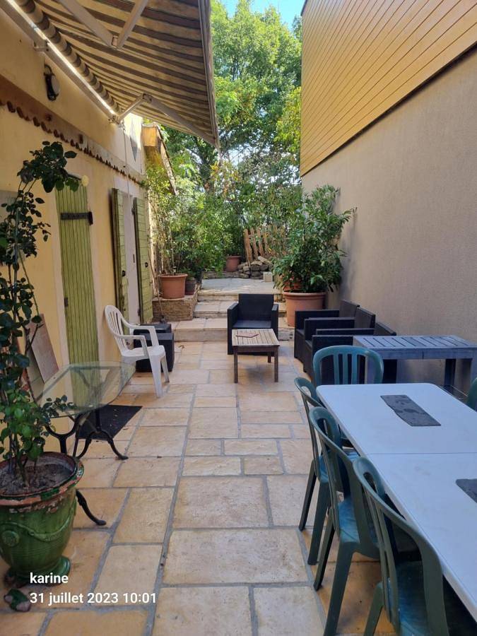 Location de vacances pour 15 personnes, avec terrasse ainsi que piscine et jardin à Gardanne - 4