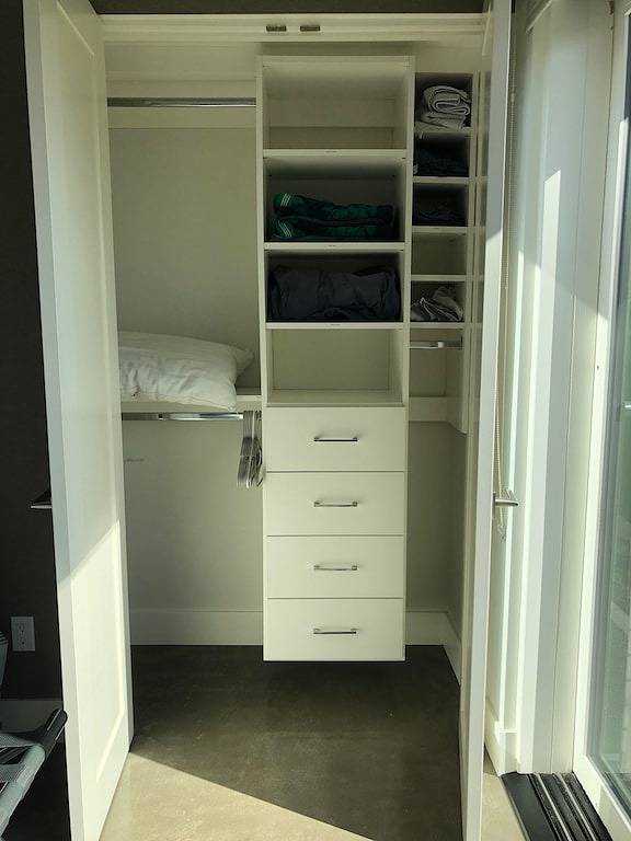 Ganze Wohnung, Neues modernes Gästehaus am Strand in Carlsbad Village in Carlsbad, San Diego County