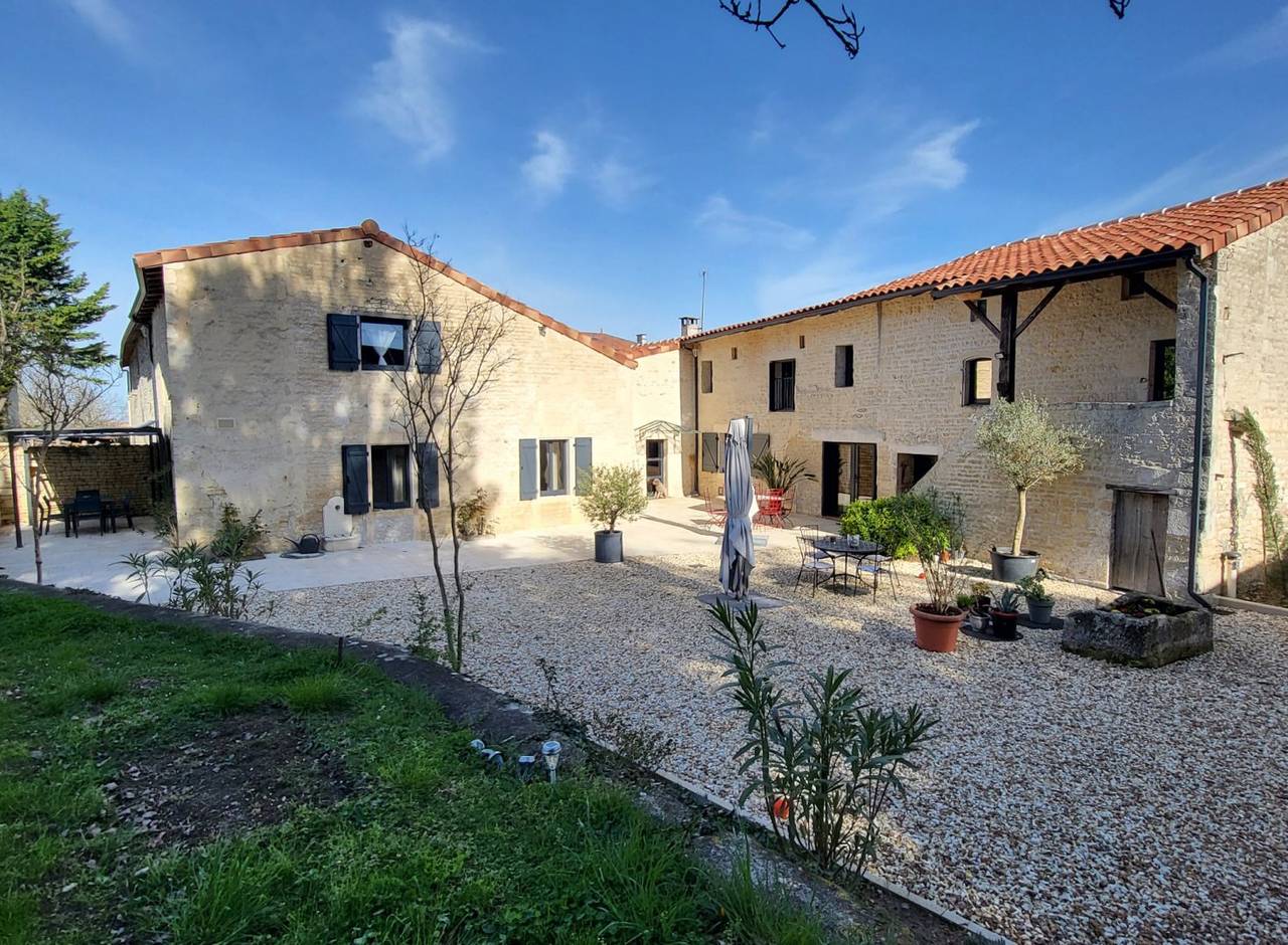 Chambre d'hôtes "Au Clos des Dely" - La Spacieuse in Charente