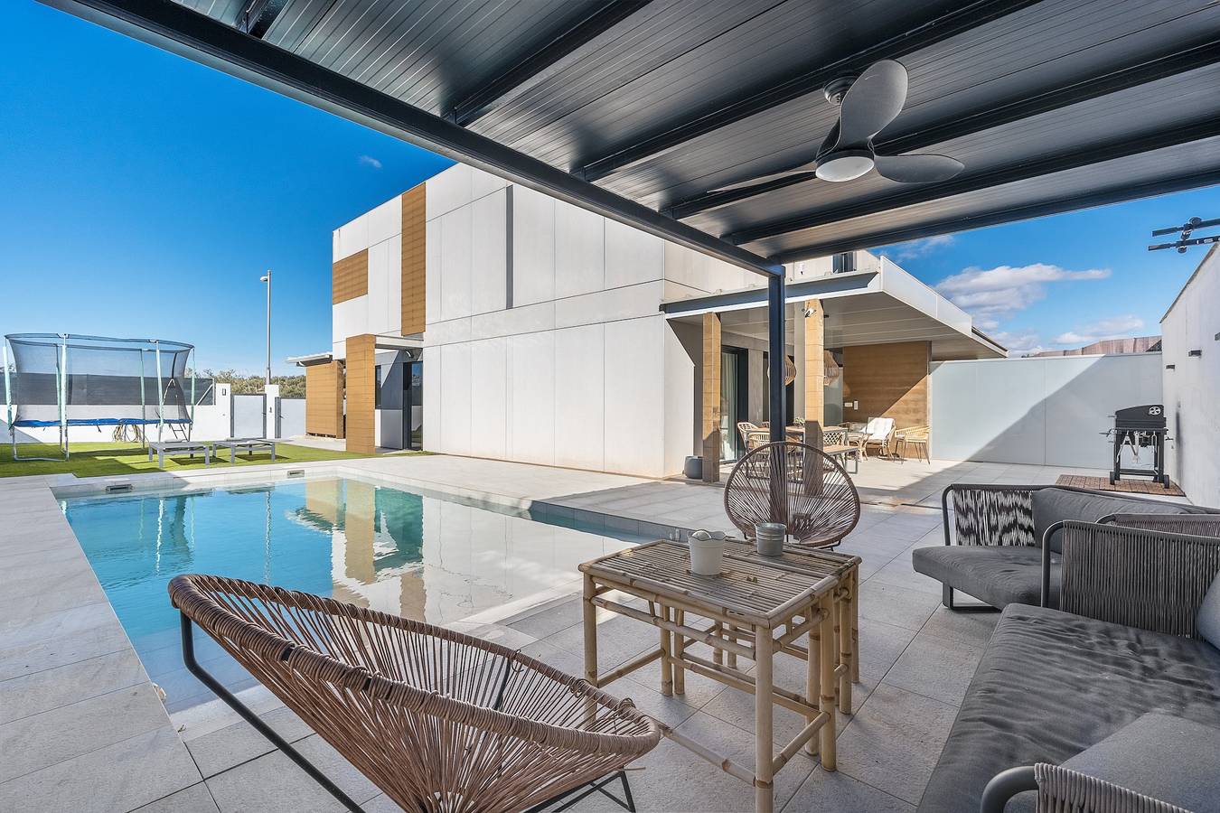 Ferienhaus 'Ihr Privates Paradies mit Pool' mit Bergblick, Wlan und Klimaanlage in Albolote, Granada Provinz