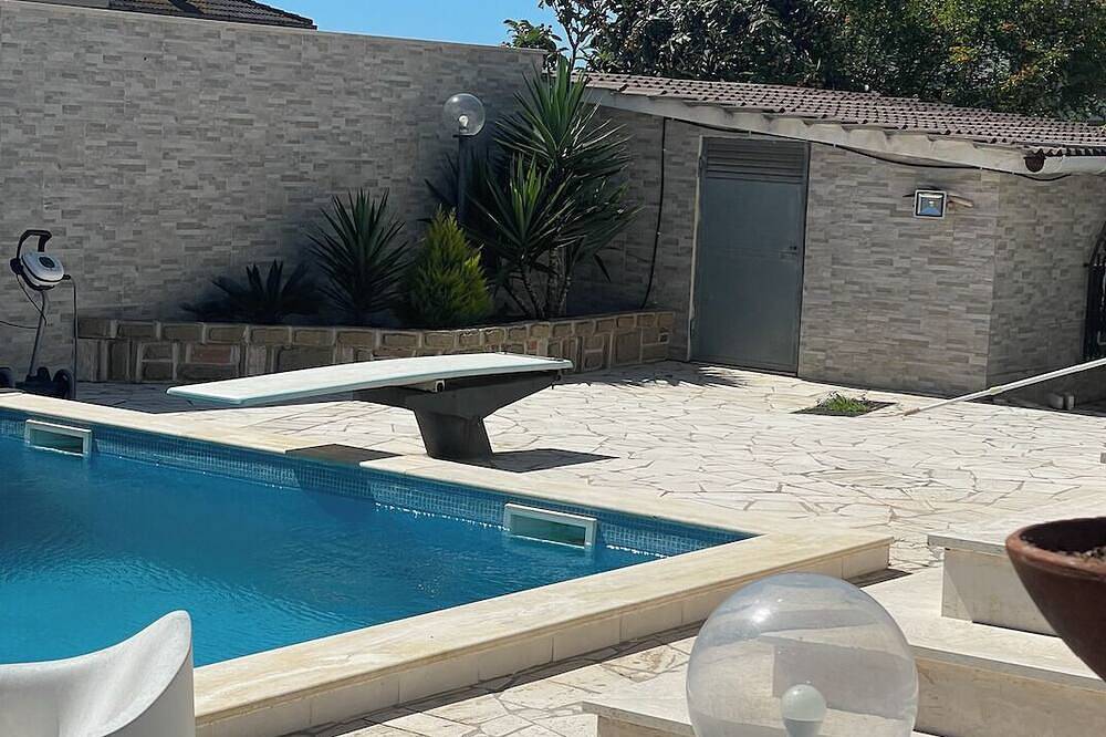 Oasis of peace 300m from the sea! in Anzio, Provincia de Roma