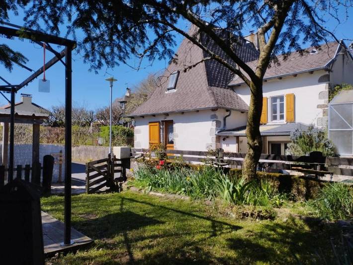 Location de vacances pour 6 personnes, avec jardin, animaux acceptés dans Saint-Antoine (Cantal)