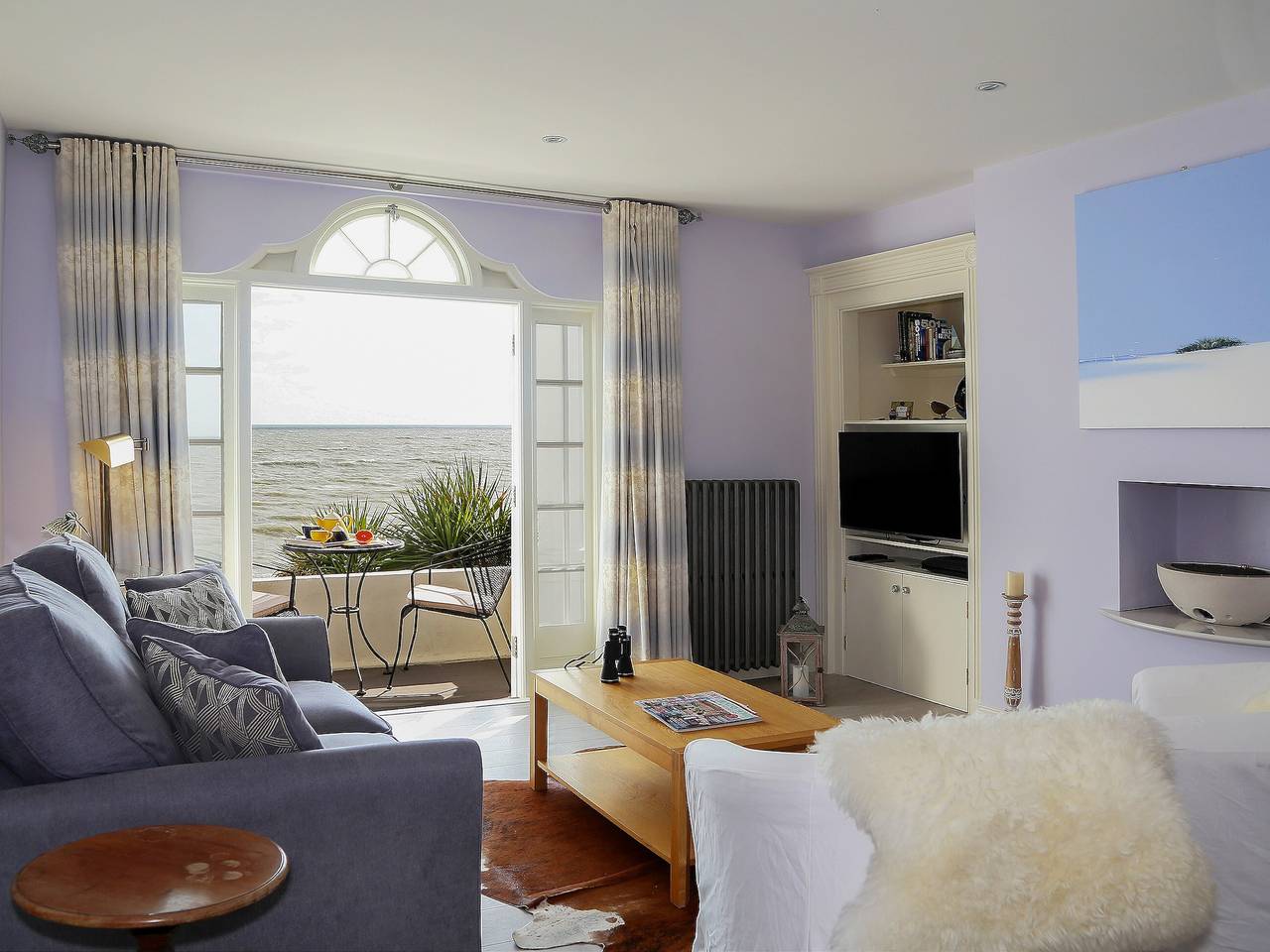 Seashore Apartment in Sandgate, Kent