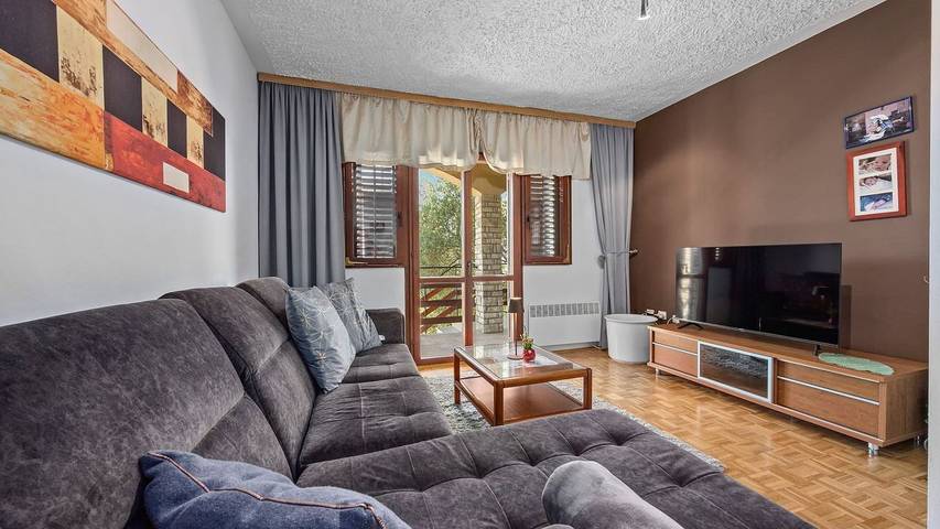 Ferienwohnung für 6 Personen, mit Balkon und Garten in Supetarska Draga
