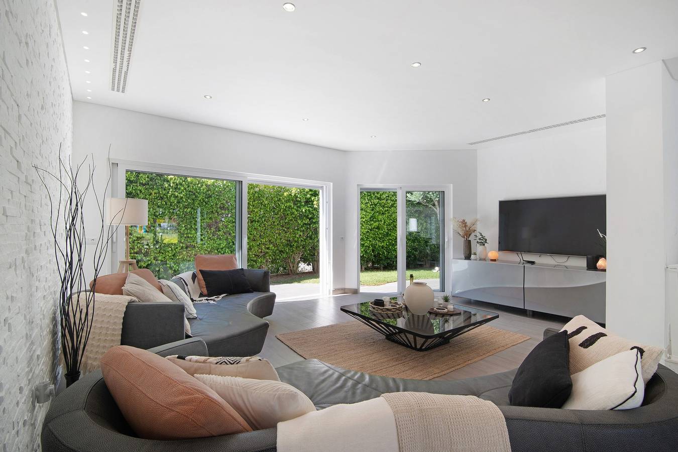 Villa "Pine Lodge" gated residence with heated private pool in Vilamoura, Quarteira