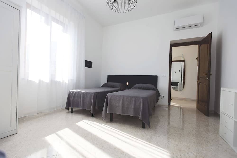 Ganze Wohnung, Comfortable Holiday Home with City-Sea View in center of Lacco Ameno (Ischia) in Lacco Ameno, Ischia
