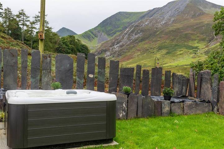 Ferienhaus für 2 Personen, mit Terrasse und Garten sowie Whirlpool in Wales - 2