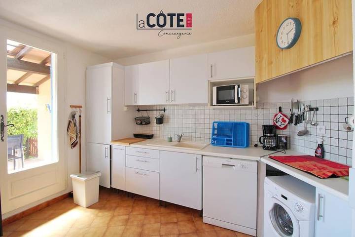 Gîte pour 4 personnes, avec vue ainsi que piscine et terrasse à Sausset-les-Pins - 2