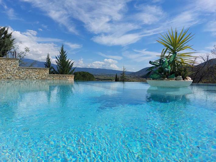Villa pour 12 personnes, avec vue ainsi que piscine et jardin à Vaison-la-Romaine