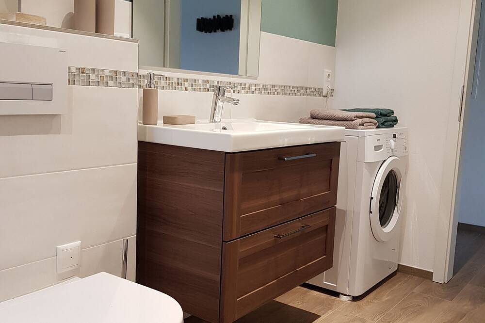 Ganze Wohnung, Ruhige Whg. mit Terrasse für 2 Pers. Seeblick, direkter Seezugang in Wasserburg am Inn, Landkreis Rosenheim