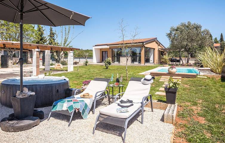 Ferienhaus für 4 Personen, mit Garten und Whirlpool sowie Terrasse in Rovinj - 2