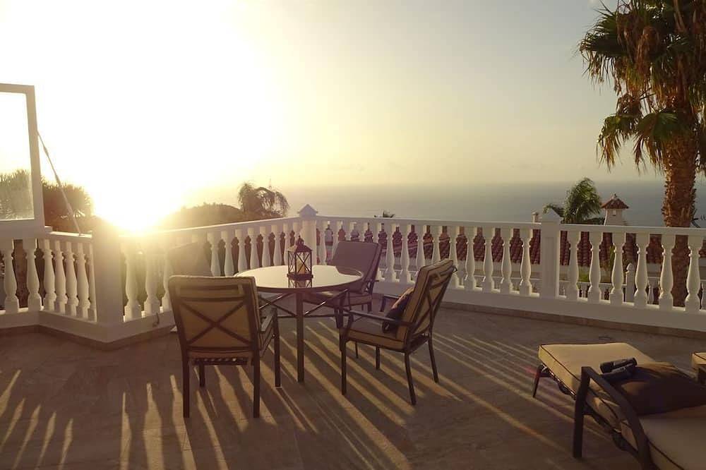 Profitez de la vie loin du tourisme de masse avec une vue fantastique sur la mer! in Candelaria, Tenerife du Sud