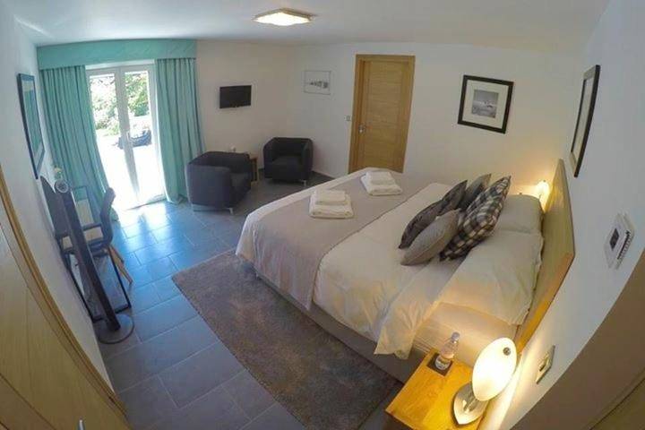 Location de vacances pour 2 personnes, avec jardin ainsi que piscine et vue à Lantosque - 2