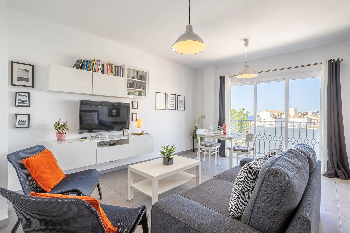 Appartement entier, Appartement confortable avec vue mer, Wi-Fi et terrasse. in Playa Carabeo, Nerja