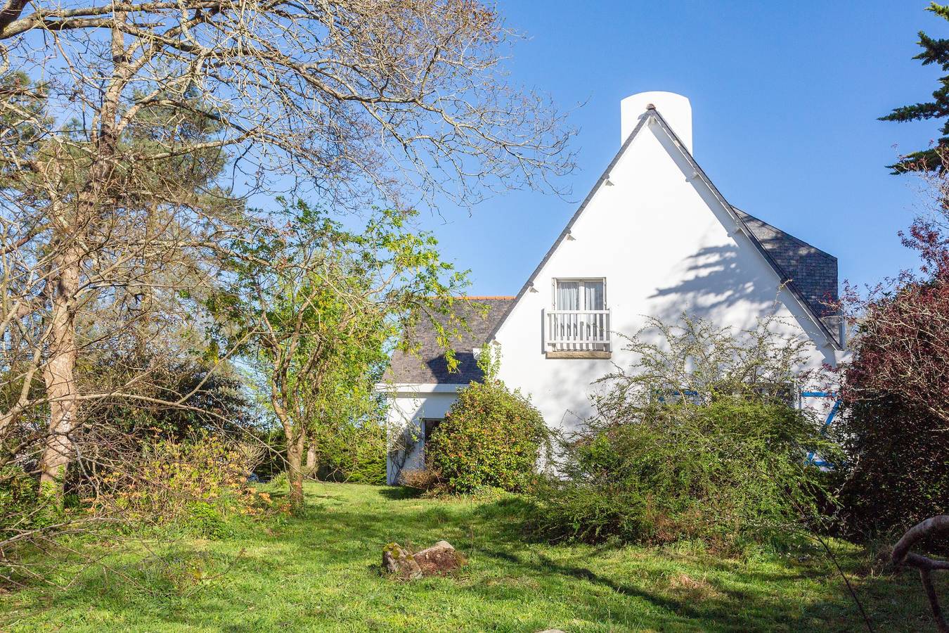 Holiday Home 'Grande Maison Familiale' with Private Terrace and Private Garden in Douarnenez, Iroise