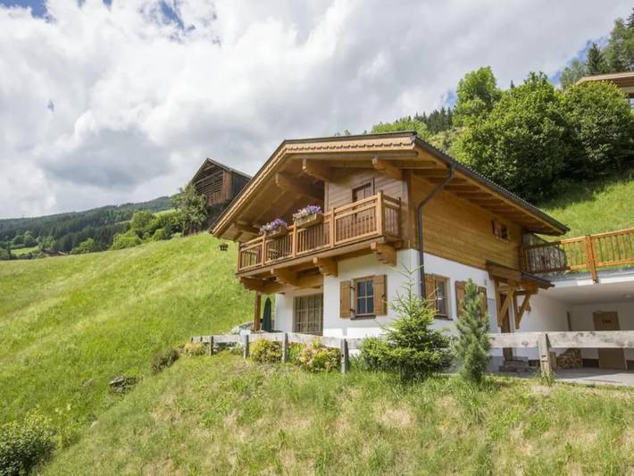 Vakantiehuis voor 10 personen, with Balkon and Terras as well as Zwembad and Sauna in Wald im Pinzgau