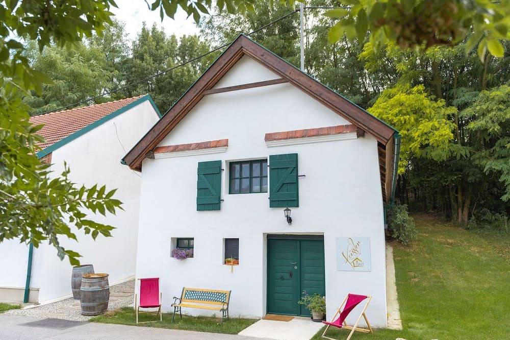 Ganze Wohnung, Weinfass-Suite für 4 Personen in Grub an der Mar in Grub an der March, Niederösterreich