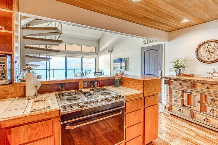 Vacation rental for 4 people, with yard and balcony as well as hot tub and pool in Lake Chelan