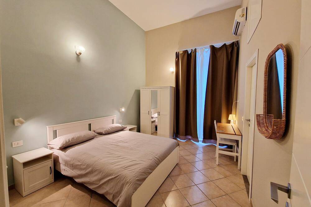 Ganze Wohnung, Geräumige Wohnung, komplett renoviert, nur wenige Schritte vom Meer entfernt in Castellammare di Stabia, Sorrento Coast