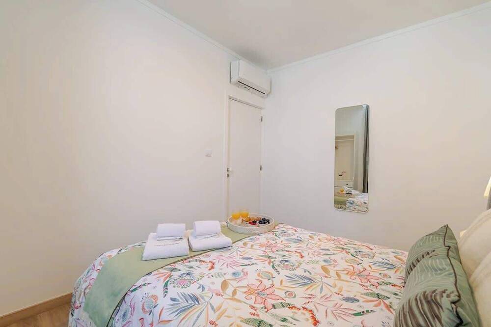 Bright Homes w/ Patio & Jacuzzi in Porto, Porto Distrikt