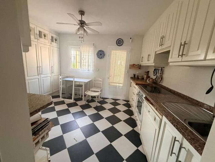 Casa rural para 12 personas, con Balcón y Jacuzzi además de Terraza y Jardín en Bornos - 4