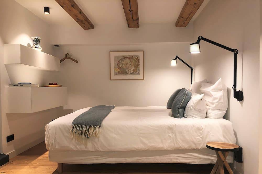Stay in our centrally located 18th century house. Contactless stay possible. in Holländische Küste