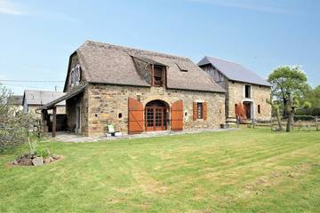 Gîte pour 9 personnes, avec jardin à Asson