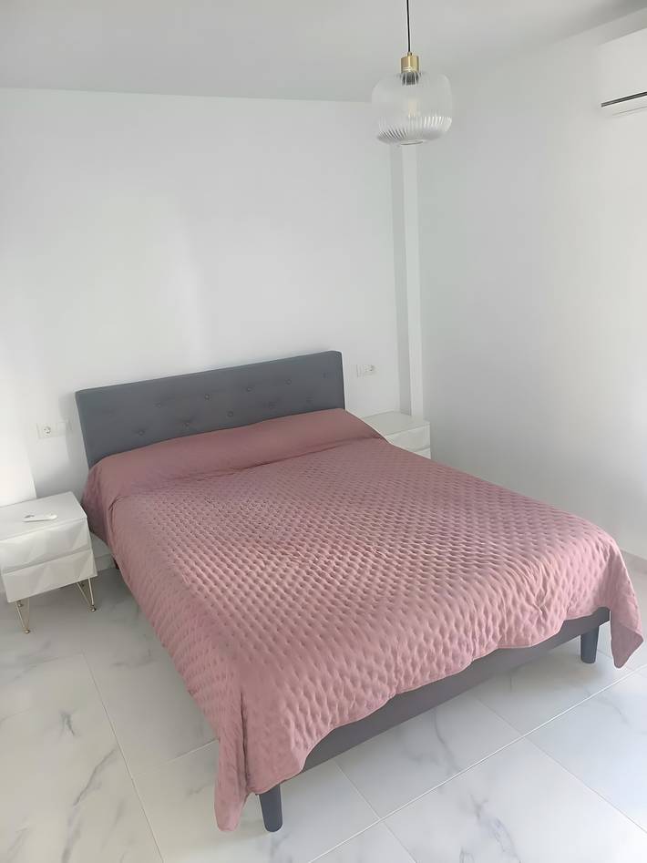 Apartamento entero, Precioso apartamento en primera línea: 2 dormitorios, garaje, piscina, wifi rápido, jardín, a 30 m de la playa in San Luis de Sabinillas, Manilva