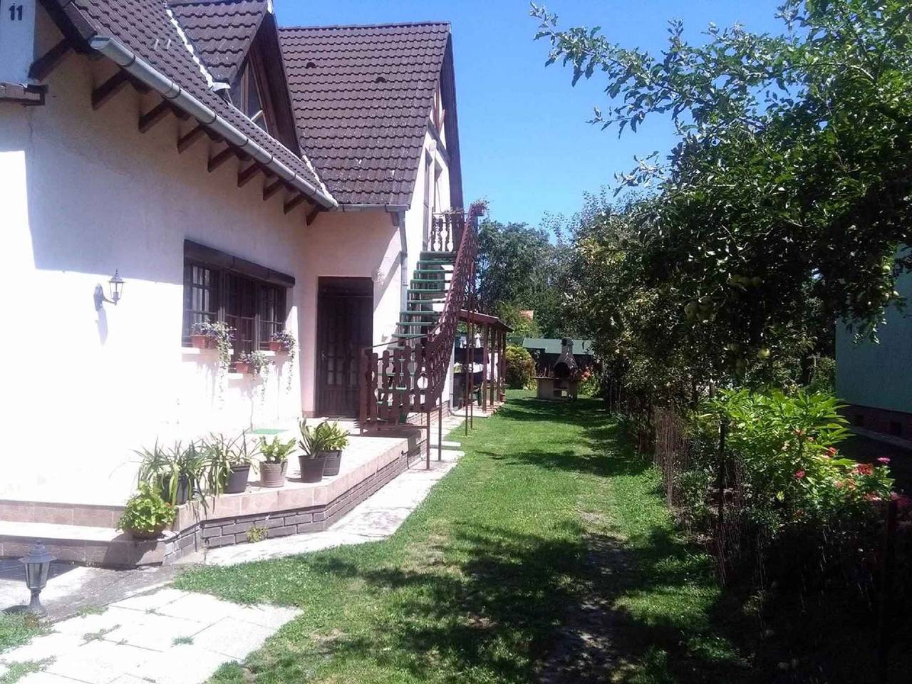 Apartamento vacacional entero, Apartamento de vacaciones con piscina e internet in Balatonszárszó, Orilla sur del lago Balaton